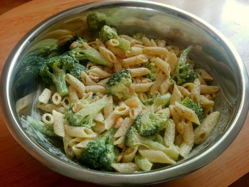 testovinovy_salat_s_brokolici.jpg